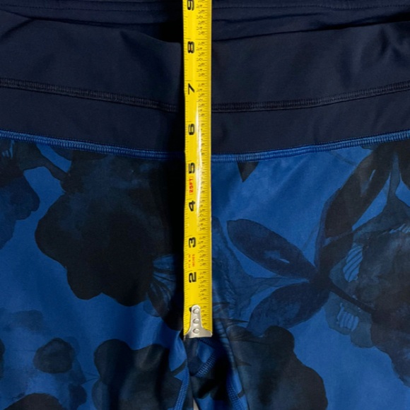 Lululemon Run Inspire Crop II Blue Watercolor Floral Print Leggings Size 8 - Picture 14 of 16